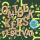 Ontdekkersfestival letters hout, donkergroene achtergrond met lichtgroene iconen